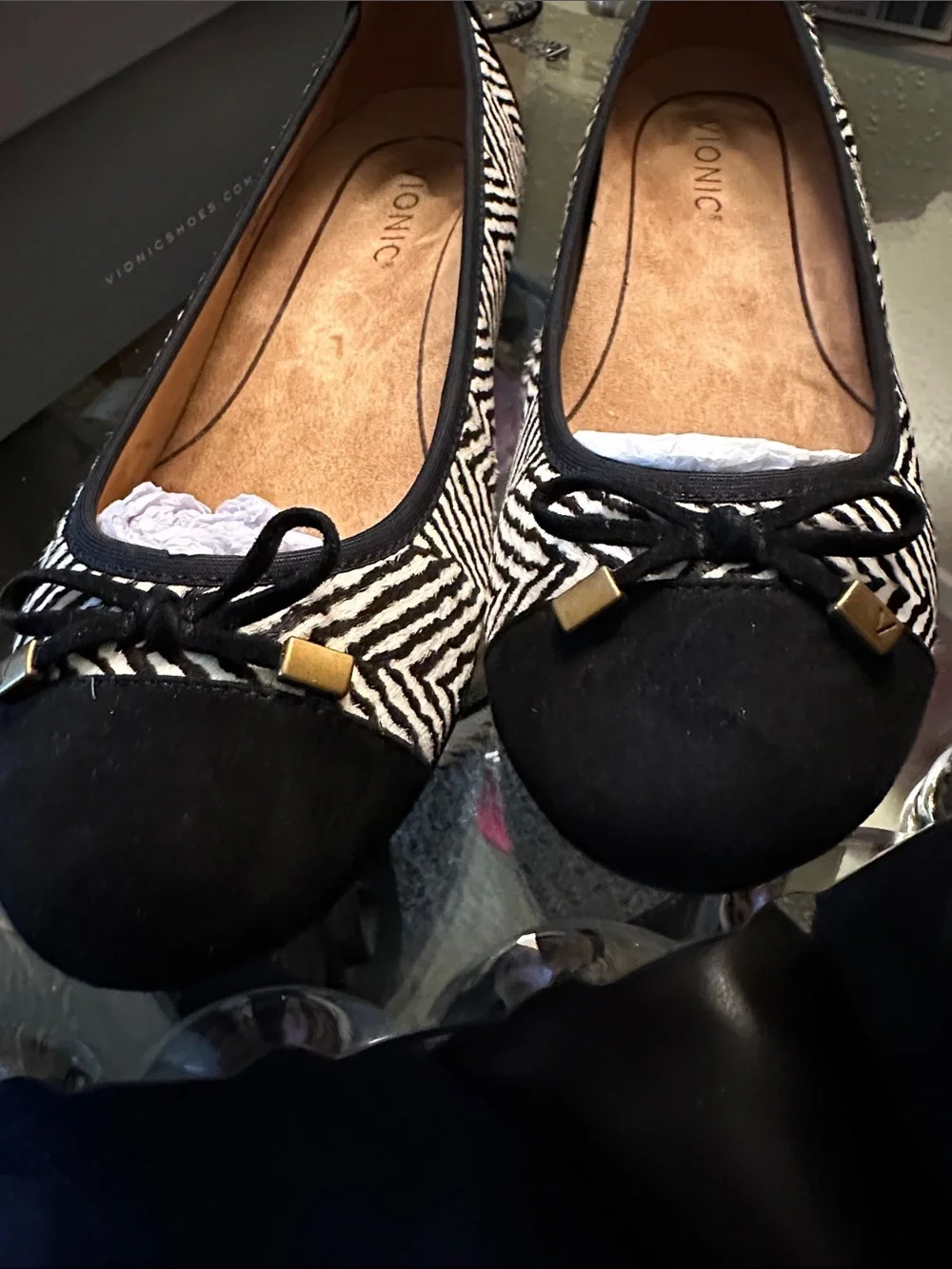 Vionic Black & White Zigzag Ballet Flats with Bow Detail
